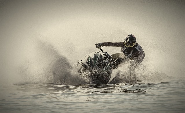 背后隐藏着